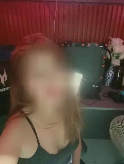 Anneke, 32