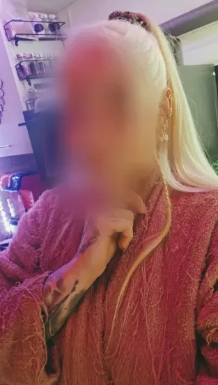 Laura, 34