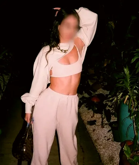 Laura, 19