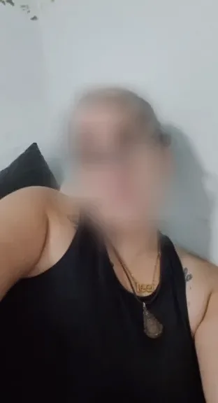 Lois, 35